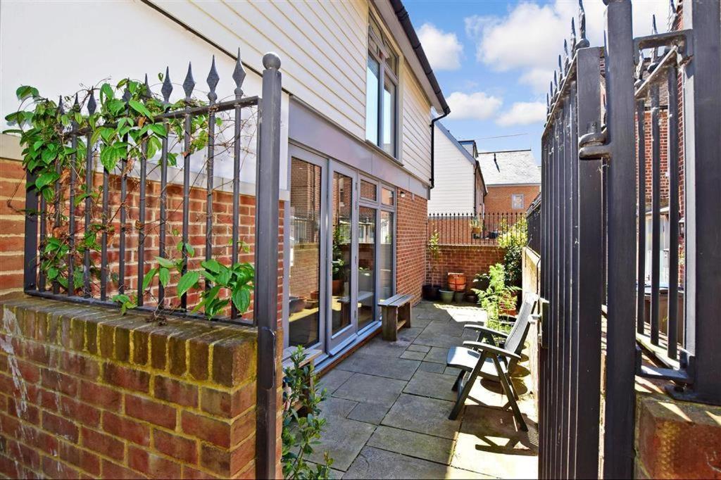 Modern City Centre House With Free Parking Canterbury Eksteriør billede