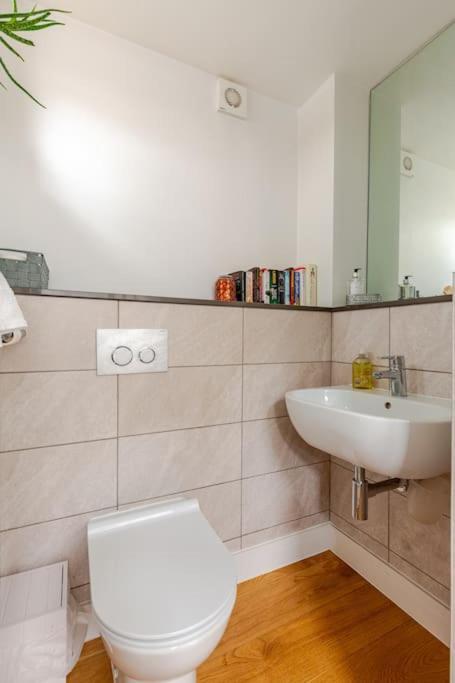 Modern City Centre House With Free Parking Canterbury Eksteriør billede