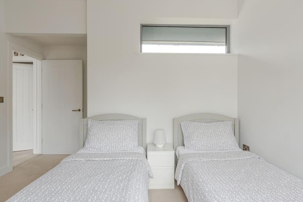 Modern City Centre House With Free Parking Canterbury Eksteriør billede