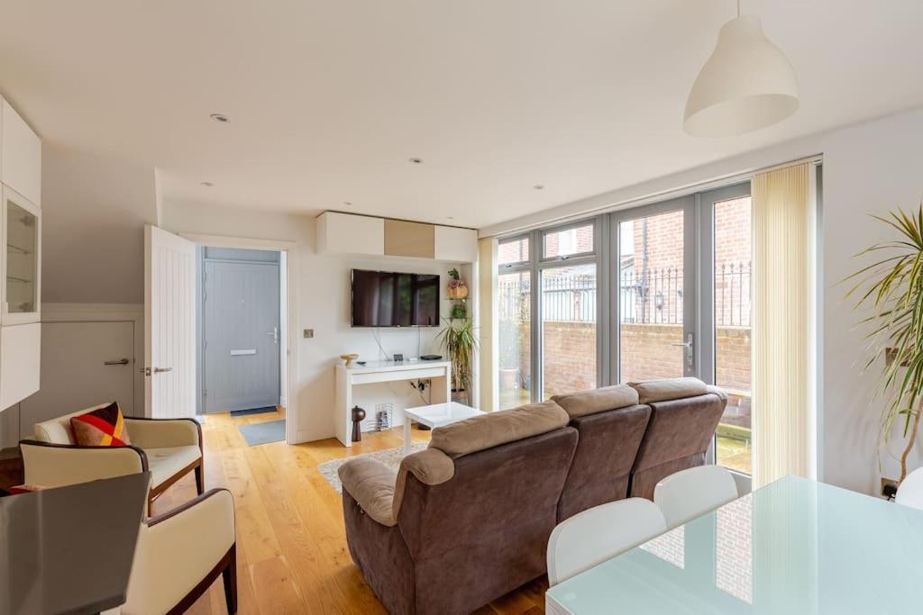 Modern City Centre House With Free Parking Canterbury Eksteriør billede