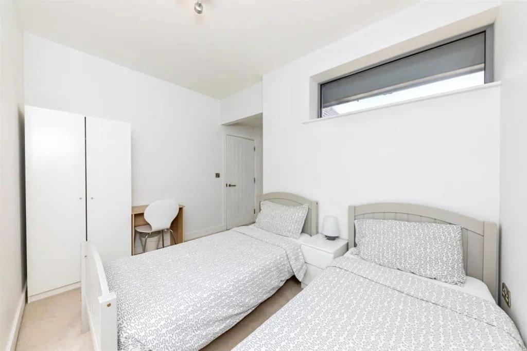 Modern City Centre House With Free Parking Canterbury Eksteriør billede