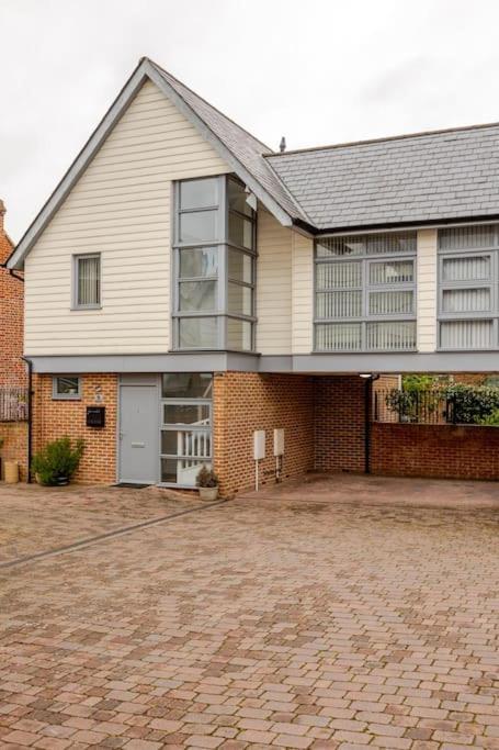 Modern City Centre House With Free Parking Canterbury Eksteriør billede