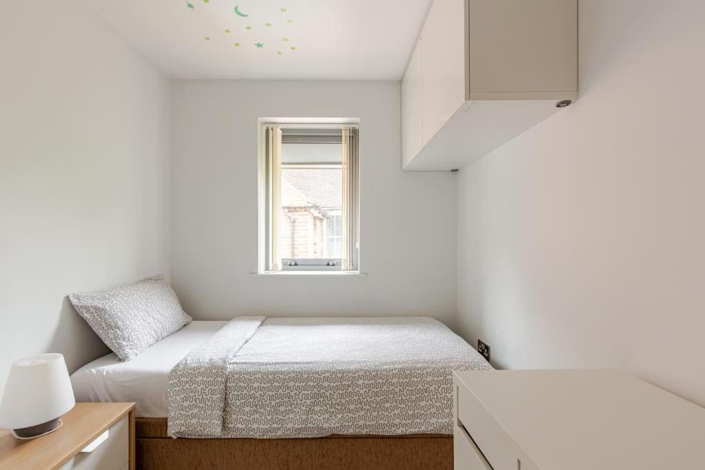 Modern City Centre House With Free Parking Canterbury Eksteriør billede