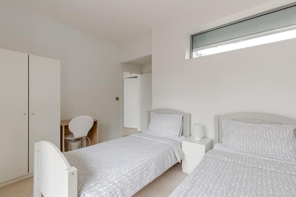 Modern City Centre House With Free Parking Canterbury Eksteriør billede