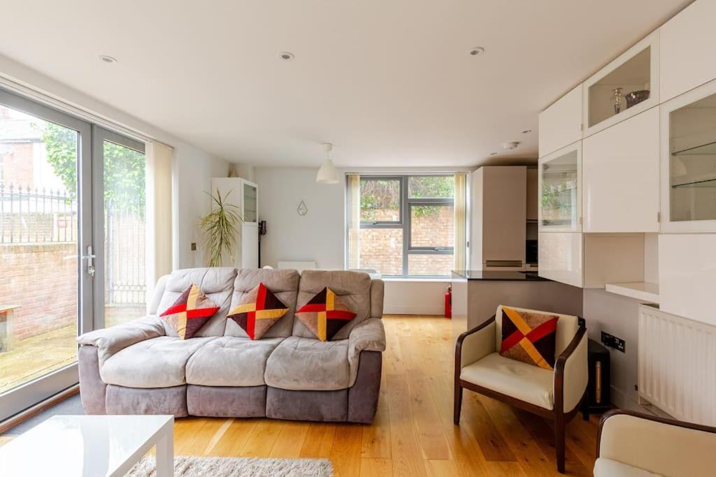 Modern City Centre House With Free Parking Canterbury Eksteriør billede
