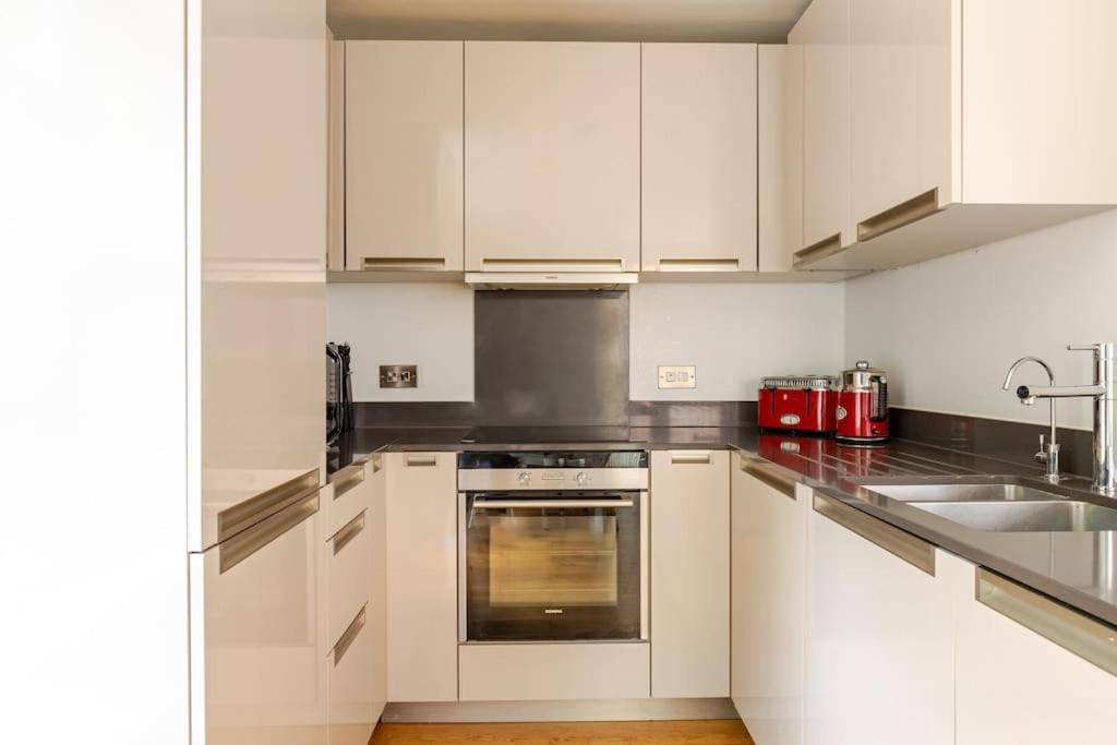 Modern City Centre House With Free Parking Canterbury Eksteriør billede