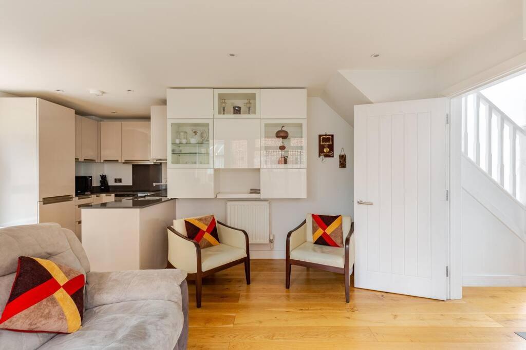 Modern City Centre House With Free Parking Canterbury Eksteriør billede
